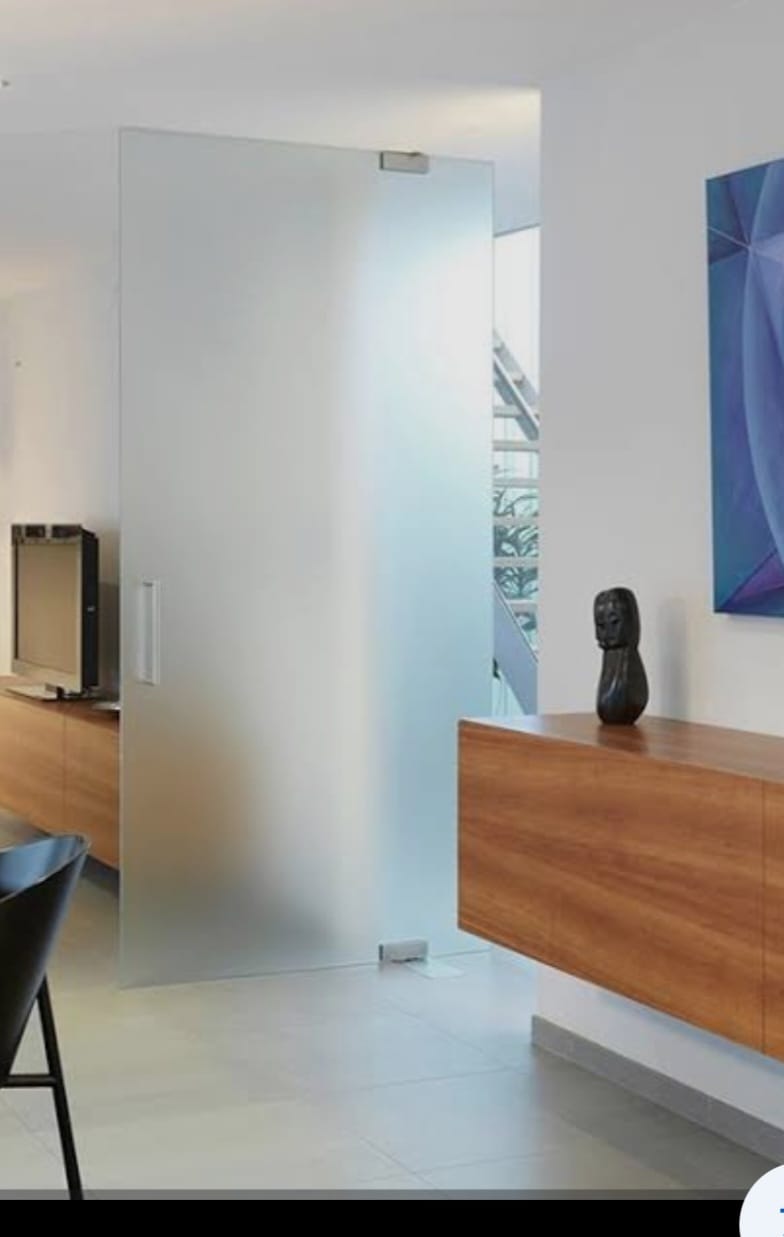 Guarda-corpo vidro escada branca